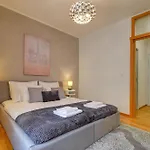 Modern & Elegance * Praga